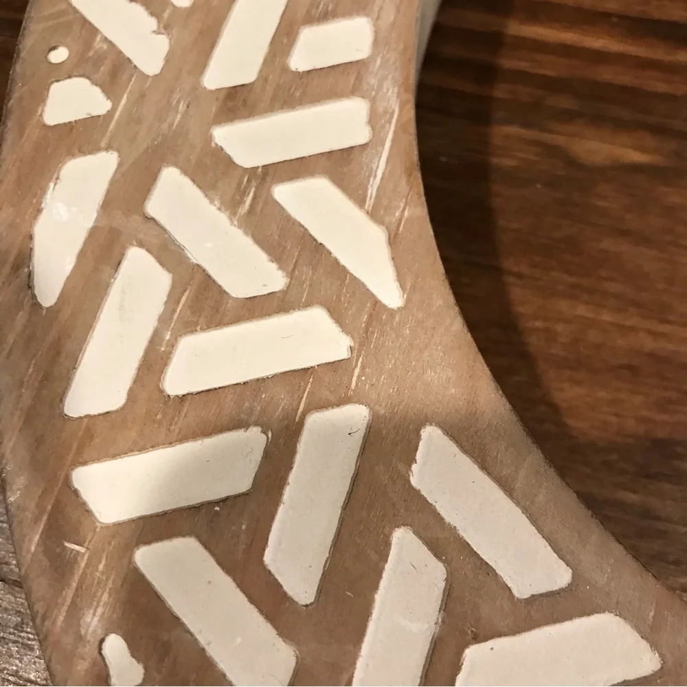 ▪️Whitewashed Letter “C” Decor - Picture 2 of 6